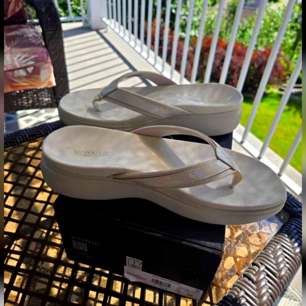 Brand New Vionic High Tide 2 Sandle Size 10